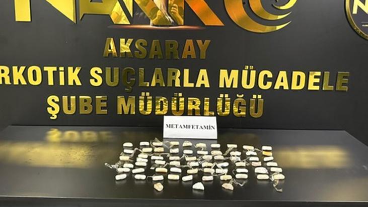 Aksaray’da akılalmaz yöntem! 3 şüpheli polisi görünce 535 gram metamfetamini 64 parça halinde yuttu