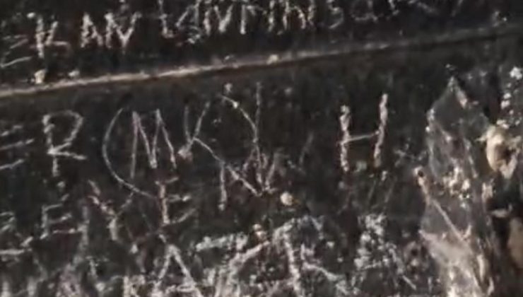 3 bin yıllık Midas Kenti’nde tepki çeken görüntüler! Tarihi duvarlara isim ve şekiller kazıdılar
