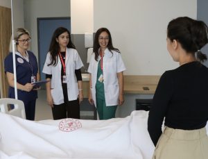 3 yaşındaki çocuğun midesinden ve boğazından 21 parça mıknatıslı top çıkarıldı
