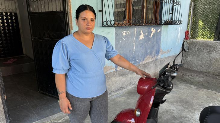 Adana’da anne ve 2 çocuğu ölümden döndü! Ehliyetsiz sürücü dehşeti kamerada: Tehdit iddiası