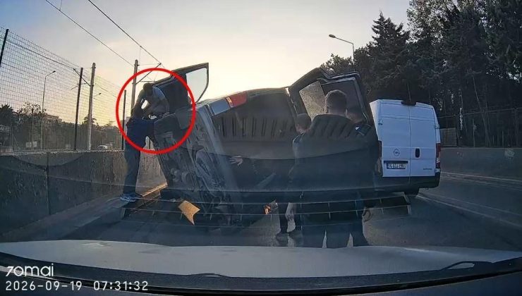 Bursa’da korkutan kaza kamerada! Kamyonet çarptı, hafif ticari araç otomobilin üzerine devrildi