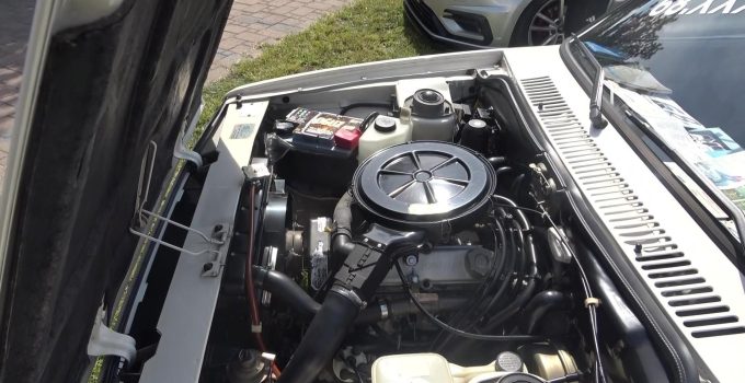 Bursa’daki fuarda herkes bu otomobilin başına toplandı! 32 yaşında, sadece 68 bin kilometrede