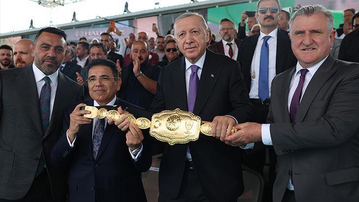 Cumhurbaşkanı Erdoğan, ‘Yağlı Güreş Cumhurbaşkanlığı Kupası’ ödül törenine katıldı