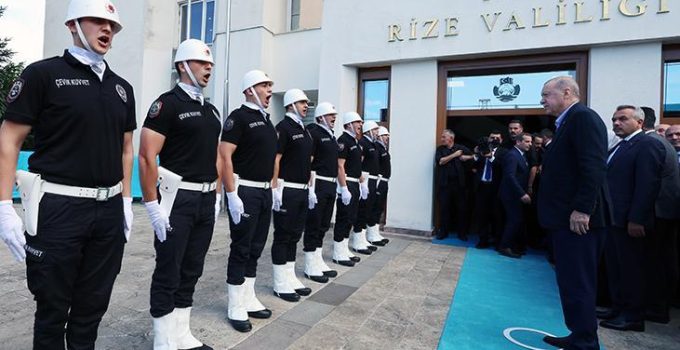 Cumhurbaşkanı Erdoğan, Rize Valiliğini ziyaret etti