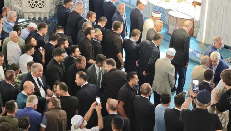 Erdoğan, Rize’de cuma namazını kıldı