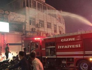 Galibiyet kutlaması faciaya dönüşüyordu! 3 iş yeri ve 1 araç yandı