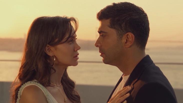 ‘Haysiyet’ ilk bölümüyle ekrana damga vurdu! Mehmet ve Simay’ın romantik anları