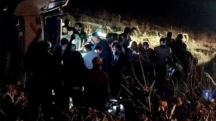 Kars’ta kaza! Saman balyası yüklü kamyonet devrildi
