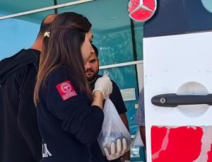 Kopan parmağı buz dolu poşetle hastaneye götürüldü