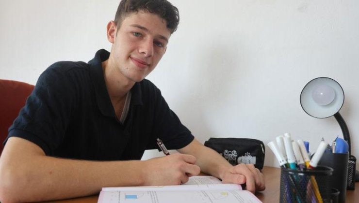 Münir’in YKS başarısı! Savaş, deprem ve maddi zorluklara rağmen pes etmedi: Tıp fakültesi hayali gerçek oldu
