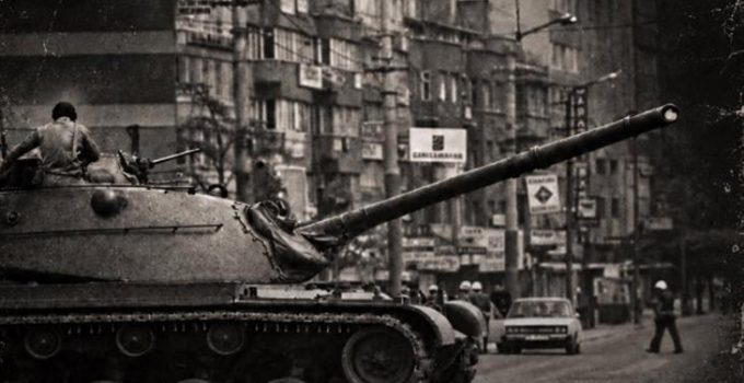 Siyasilerden 12 Eylül mesajları: Karanlık dönemin acılarını hiçbir zaman unutmadık