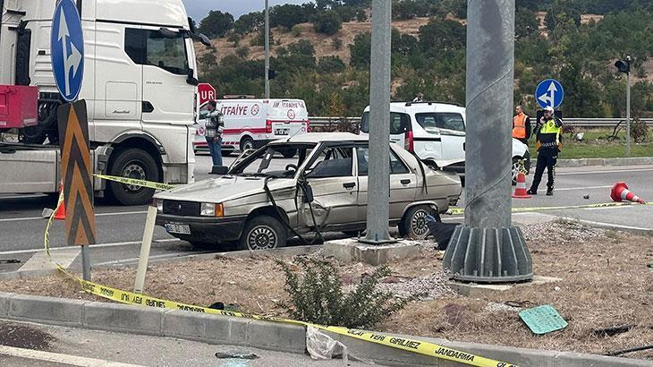 Yolcu otobüsü otomobille çarpıştı: 2 ölü