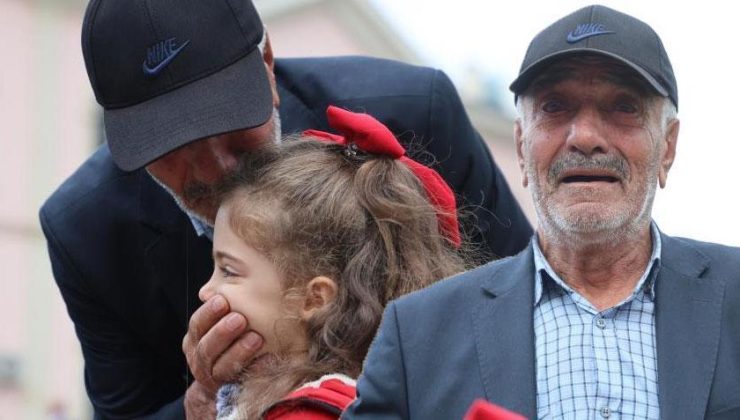29 Ekim kutlamasında duygu dolu anlar! Yaşlı adamın gözyaşlarını tutamadı