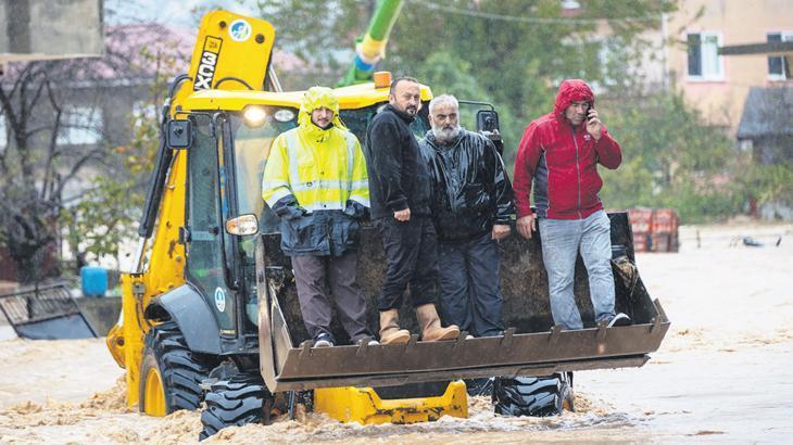84 yılın en yüksek yağışı: İstanbul’da kabus gibi gece
