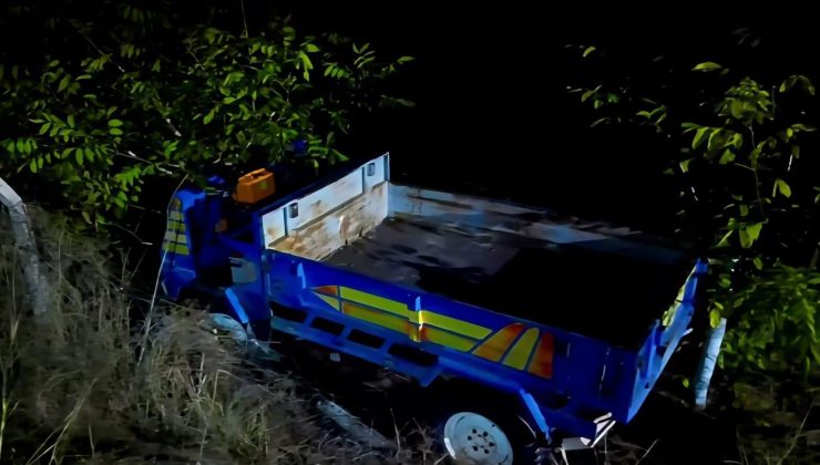 Afyonkarahisar’da otomobil patpata arkadan çarptı! Tarım aracı şarampole savruldu