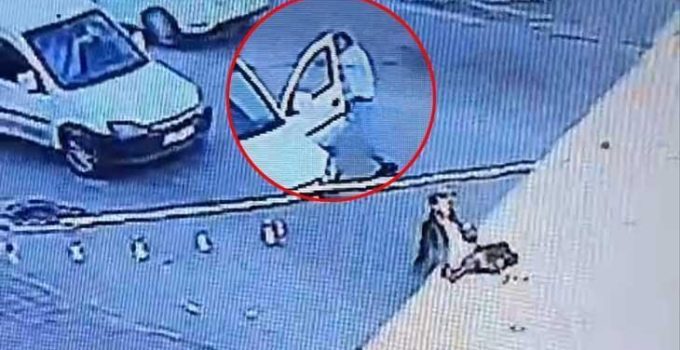Akan trafikte akılalmaz tuzak! Direksiyona geçip arabayı çaldı