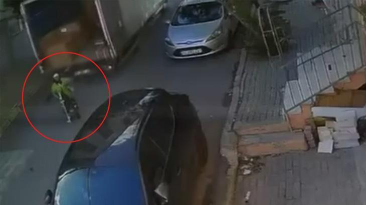 Avcılar’da korkunç anlar kamerada! Yolda yürüyen kadına çarpan kamyonet can aldı
