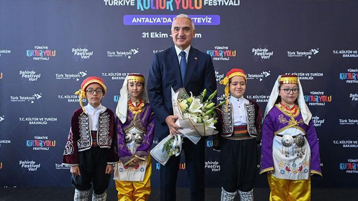 Bakan Ersoy: “Antalya turizmini 12 aya yayacak yeni bir adım atıyoruz”