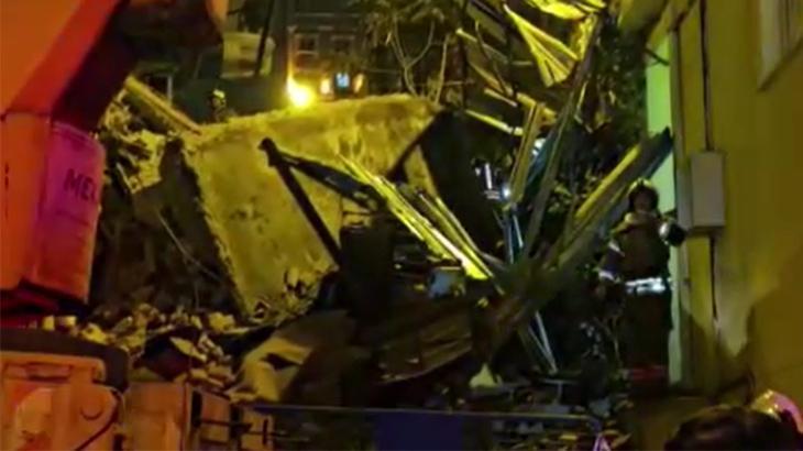 Beyoğlu’nda 5 katlı metruk bina çöktü