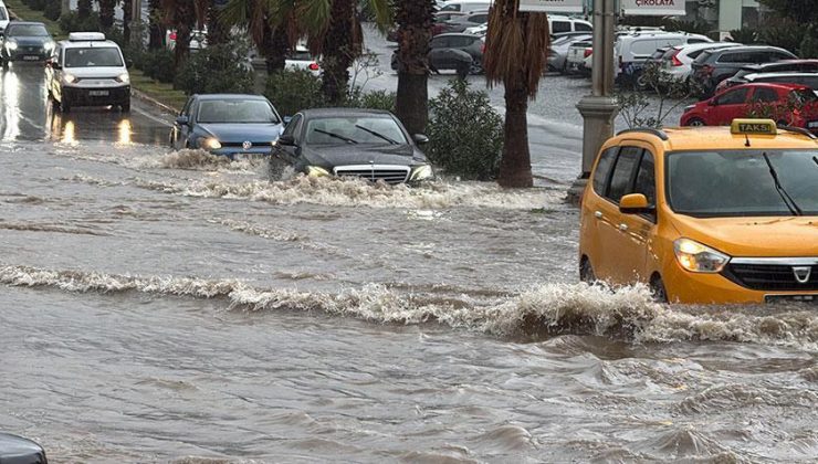 Bodrum’da yollar göle döndü! Mahsur kalan araçlar çekicilerle kurtarıldı