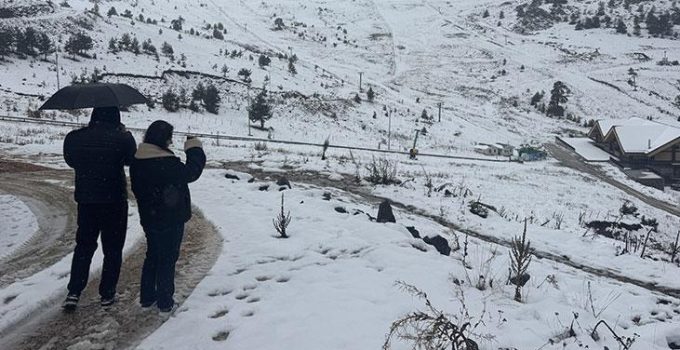 Bolu’da yüksek kesimlerde kar yağışı etkili oldu