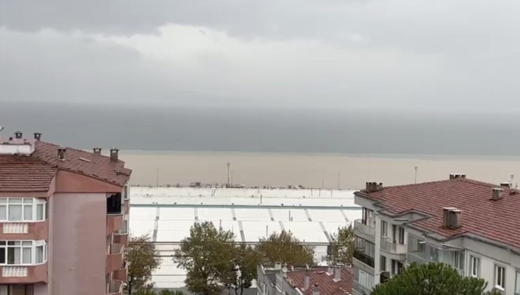 Bursa’da fırtına sahili vurdu! Deniz kahverengiye döndü, kaldırım taşları söküldü