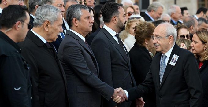 Cenaze töreninde buz gibi selamlaşma! Özel, Kılıçdaroğlu’nun yüzüne bakmadı