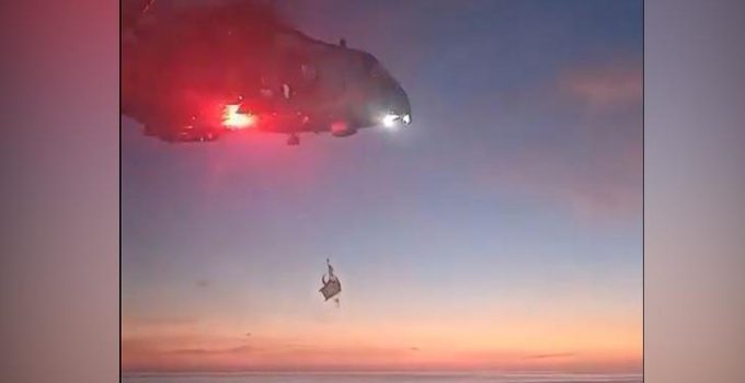 Cezayir açıklarında yaralanan Türk denizci helikopterle tahliye edildi