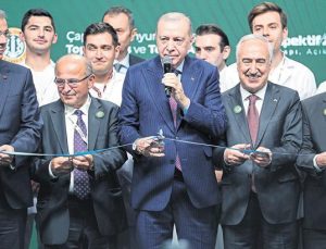 Cumhurbaşkanı Erdoğan, İstanbul’daki törende açıkladı: 38 bin sağlık personeli müjdesi