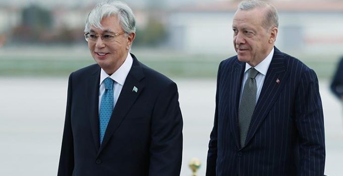Cumhurbaşkanı Erdoğan, Kazakistan Cumhurbaşkanı Tokayev’i resmi törenle karşıladı