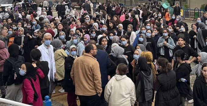 İnşaat alanından yayılan koku iki okulu boşalttı! 20 öğrenci hastanelik oldu
