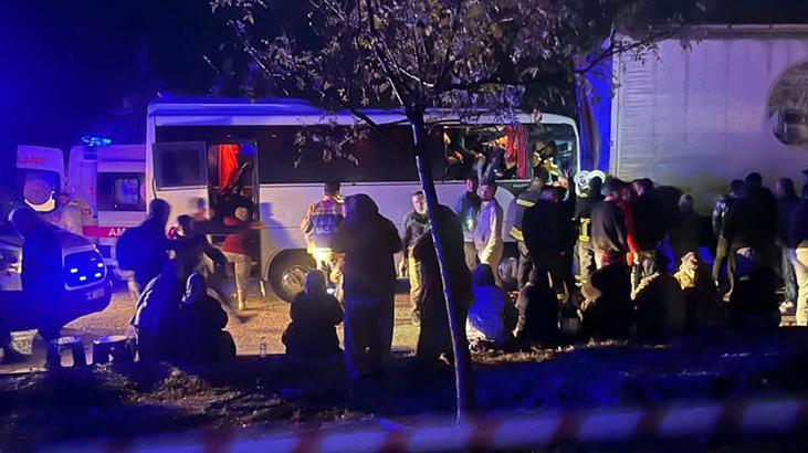 Isparta’da feci kaza! Tarım işçilerini taşıyan midibüs ile TIR çarpıştı: 17 yaralı