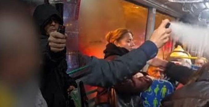 Kadıköy’de otobüste biber gazı paniği: Yumruk attı, gaz sıktı, kaçtı