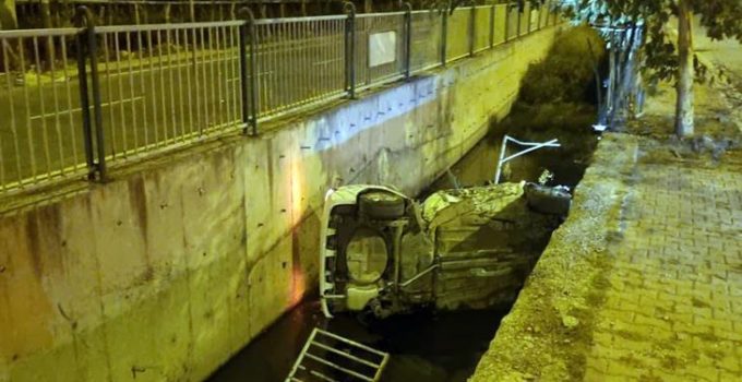 Kayseri’de otomobil sulama kanalına düştü! 2 kişi yaralı