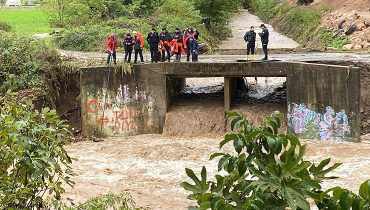 Kocaeli’de sel felaketi! Dereye düşen araç ile kayıp kişi aranıyor