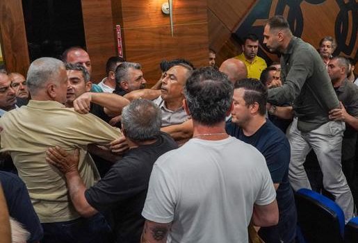 Konyaaltı Belediye Başkanı, CHP’den istifa etti! Mecliste arbede çıktı