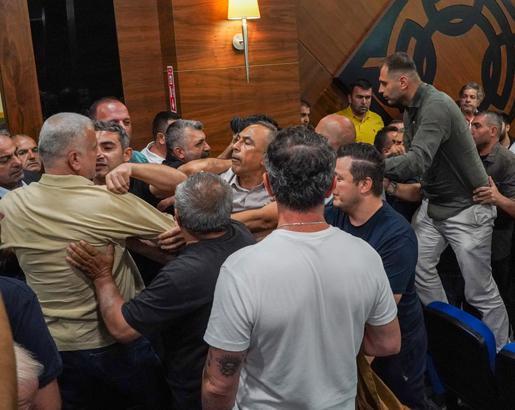 Konyaaltı Belediye Başkanı, CHP’den istifa etti! Mecliste arbede çıktı
