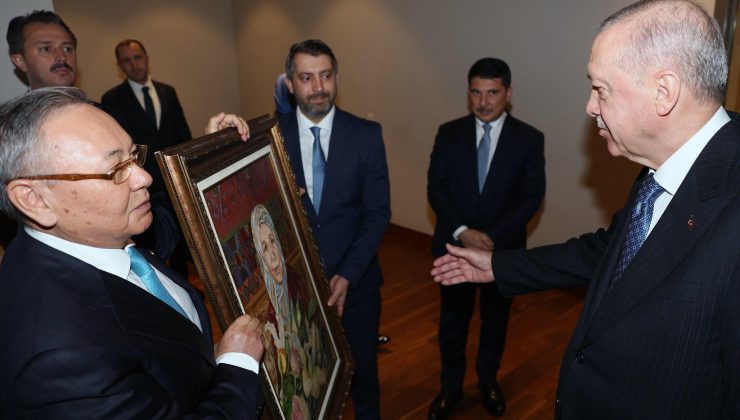‘Kurultay Fenomeni’ kitabı, Cumhurbaşkanı Erdoğan’a takdim edildi