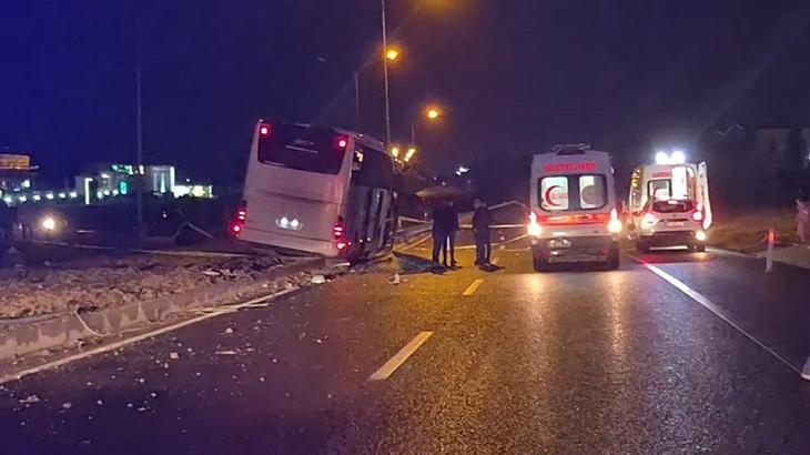 Malatya’da otobüs ile çarpışan hafif ticari araçtaki karı-koca öldü; 3 yaralı