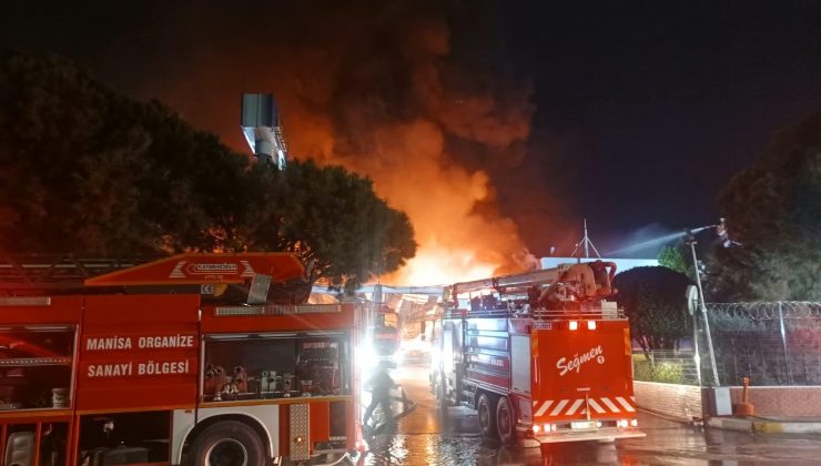 Manisa OSB’de korkutan yangın! Akü fabrikasında yangın çıktı
