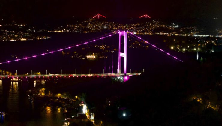 Meme Kanseri Farkındalık Ayı sebebiyle simge yapılar pembe renge büründü