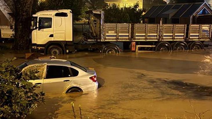 Meteoroloji uyarmıştı! Kocaeli’de ev ve iş yerlerini su bastı