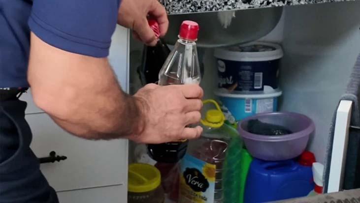 Okul kantininde pes dedirten görüntü! Gıda ürünleriyle deterjan aynı dolapta çıktı: ‘Yerimiz dar’
