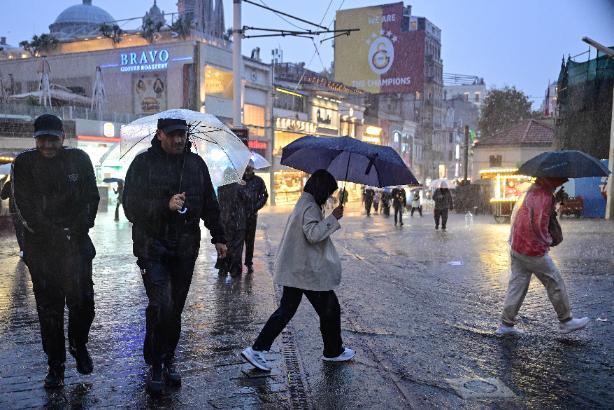 SON DAKİKA | İstanbul’da yarın (15 Ekim Perşembe) okullar tatil edildi